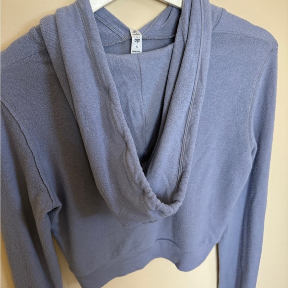 ALO Yoga Getaway Cropped Hoodie Periwinkle Blue Soft - Picture 9 of 11